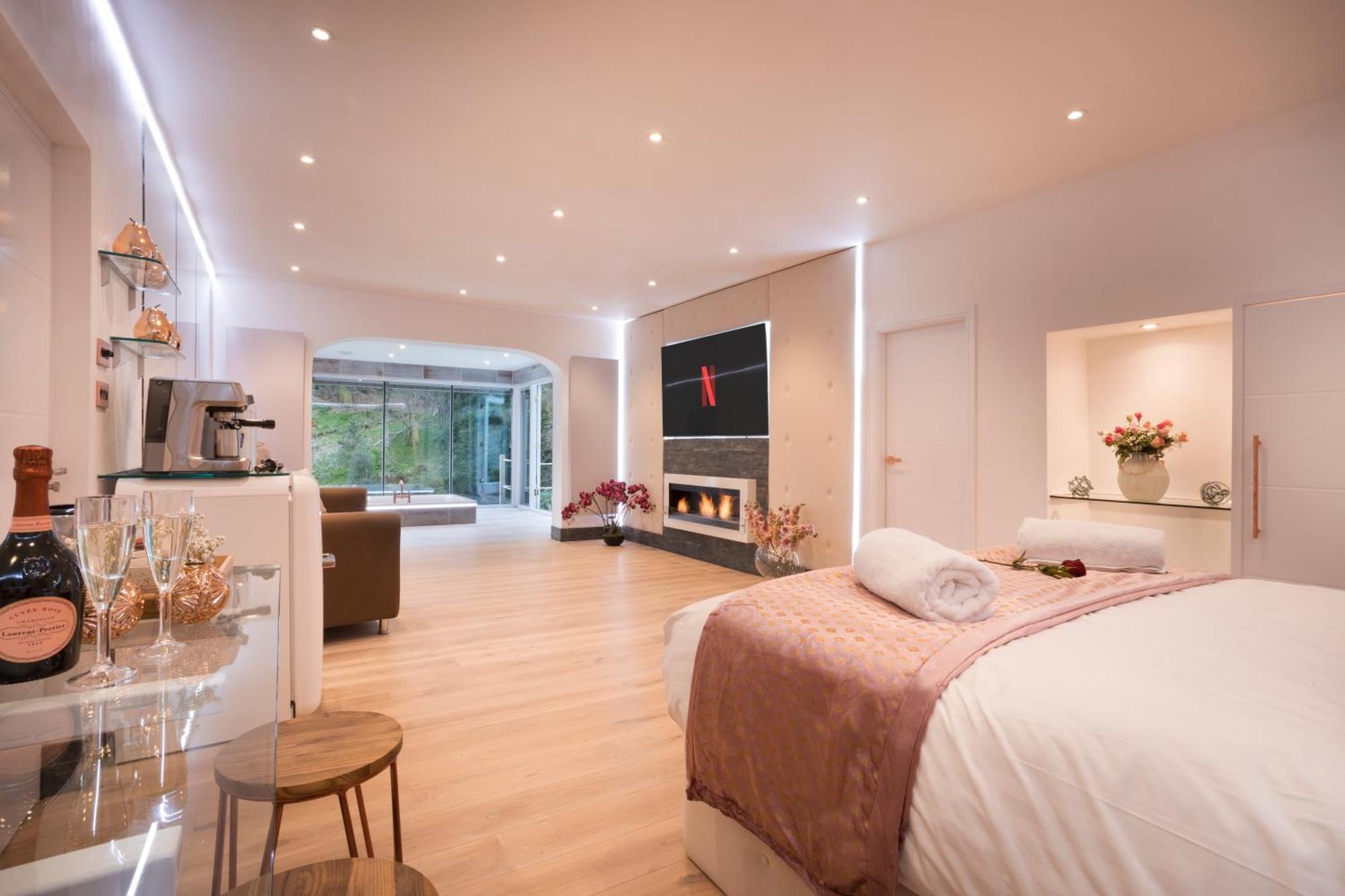 Aphrodites Group - Luxury Hot Tub Suites In Central Lake District! Bowness-on-Windermere Bagian luar foto