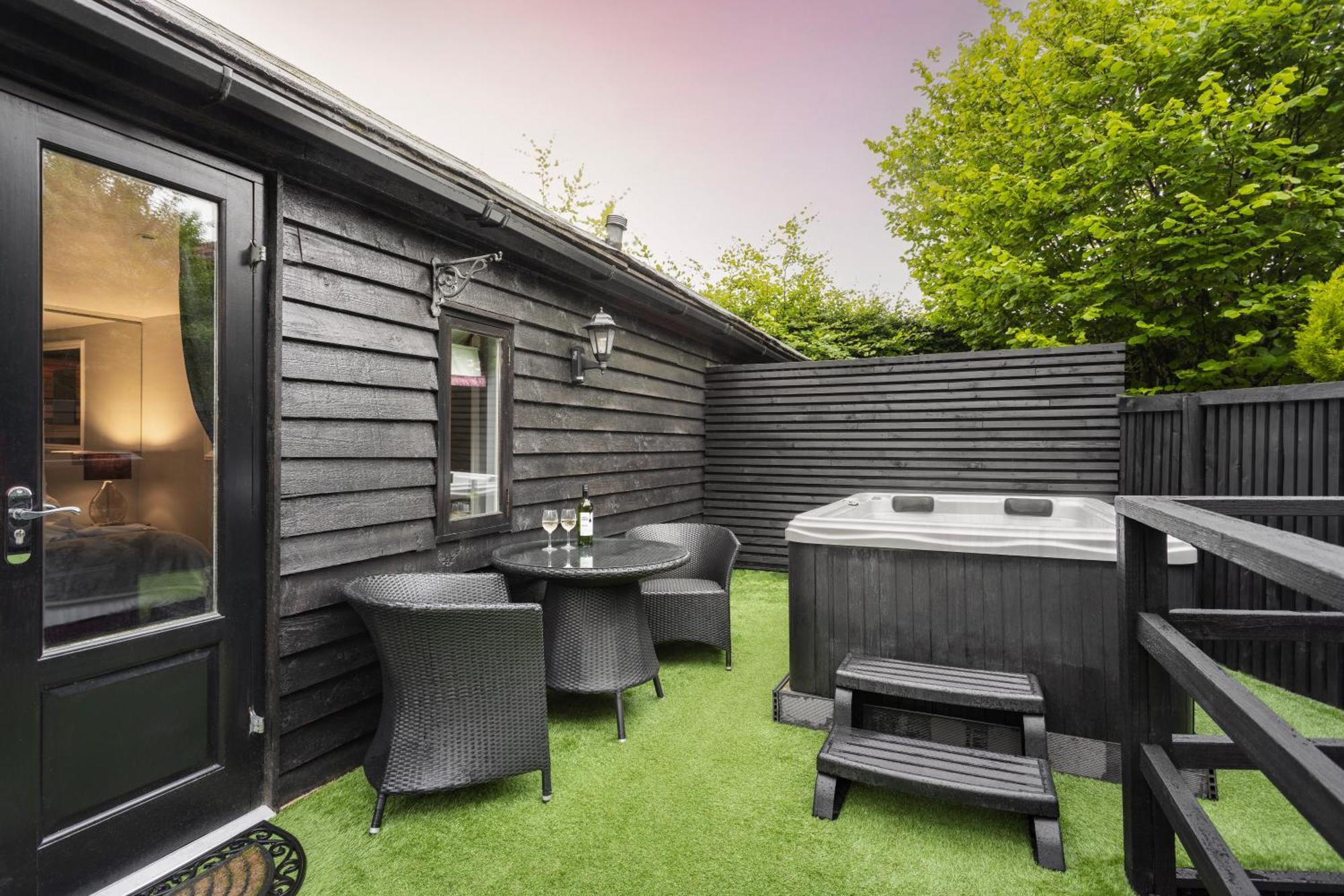 Aphrodites Group - Luxury Hot Tub Suites In Central Lake District! Bowness-on-Windermere Bagian luar foto