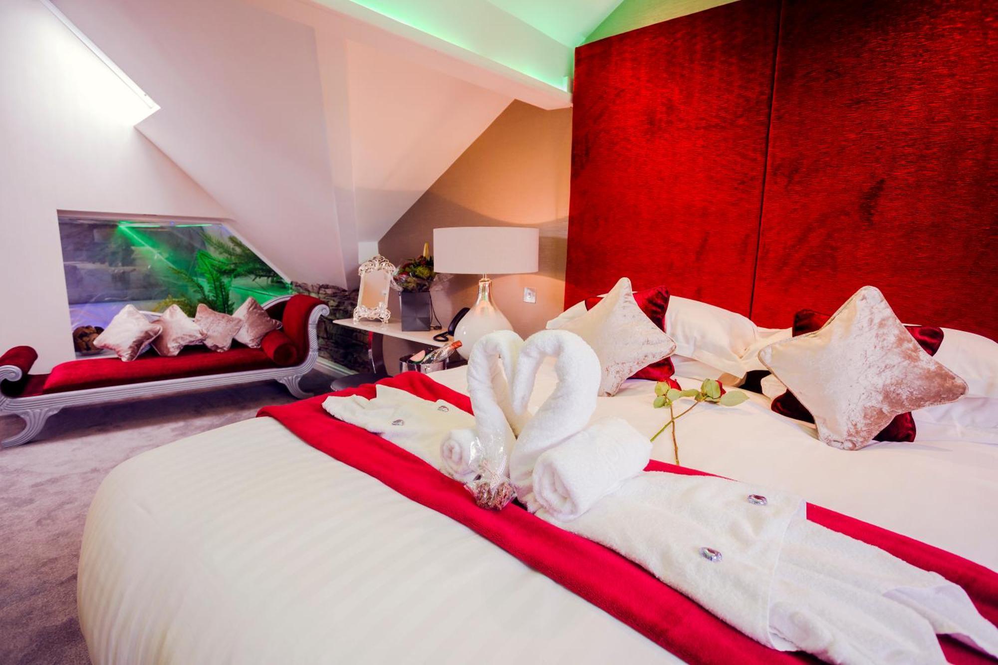 Aphrodites Group - Luxury Hot Tub Suites In Central Lake District! Bowness-on-Windermere Bagian luar foto