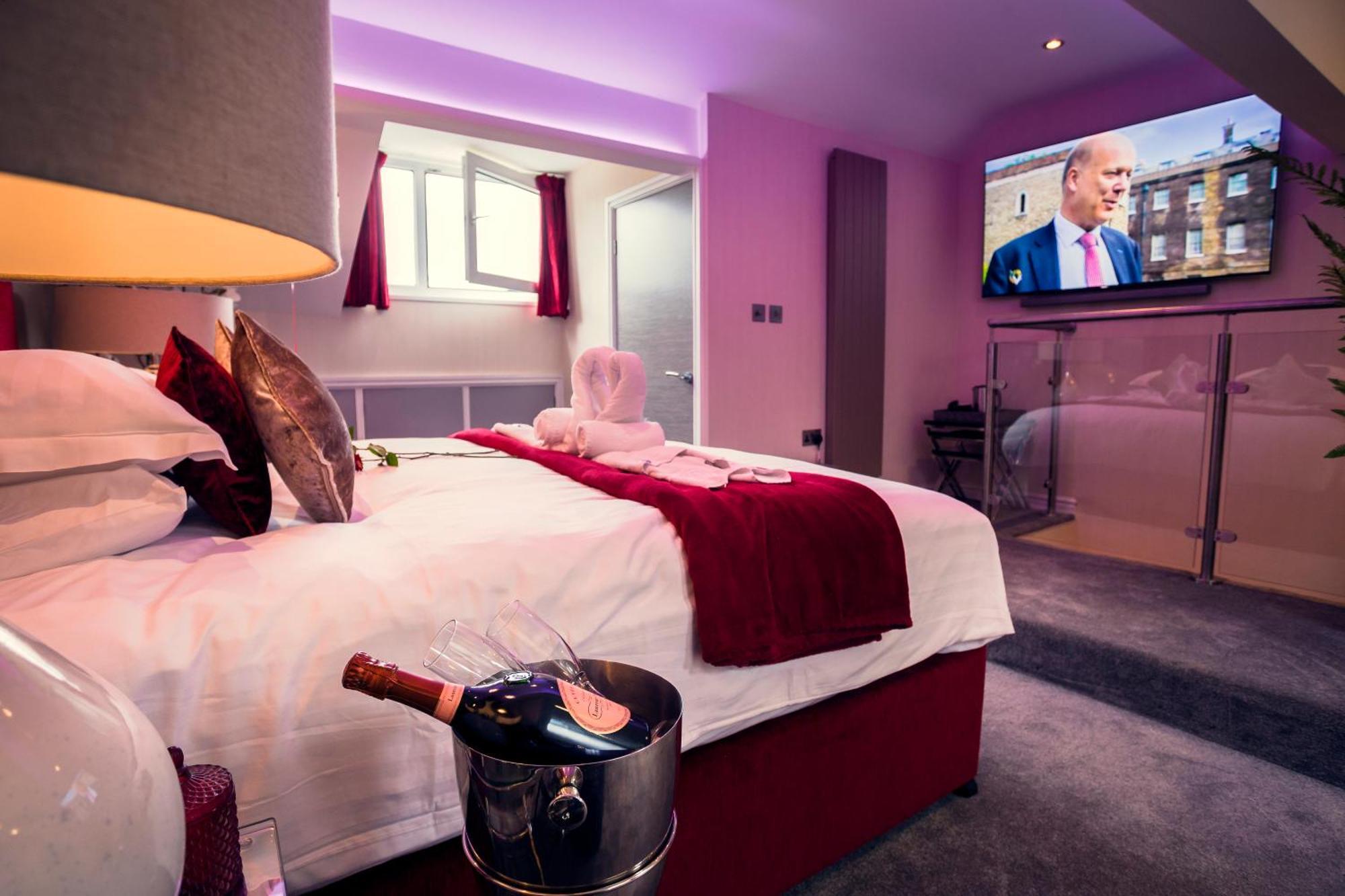 Aphrodites Group - Luxury Hot Tub Suites In Central Lake District! Bowness-on-Windermere Bagian luar foto